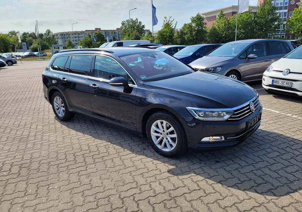 Volkswagen Passat cena 68500 przebieg: 162425, rok produkcji 2017 z Człuchów małe 56